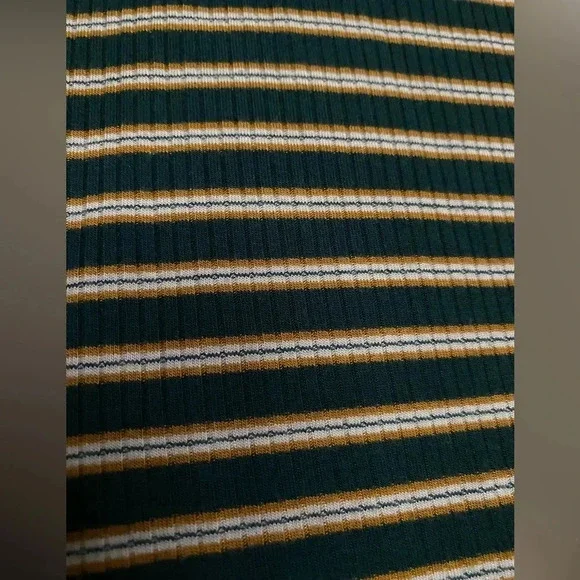 American Eagle women’s MED short sleeve cropped tee tie front green & mustard - Picture 2 of 7